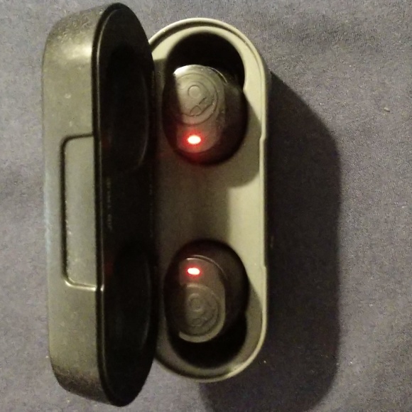 Skull candy wireless bluetooth ear buds - Picture 2 of 4